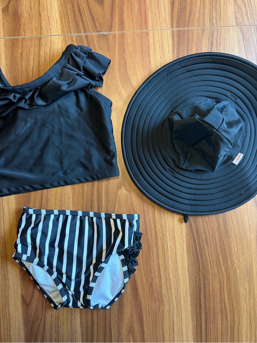 Ruffle Butts 3T 2 Piece Swim & Water Hat